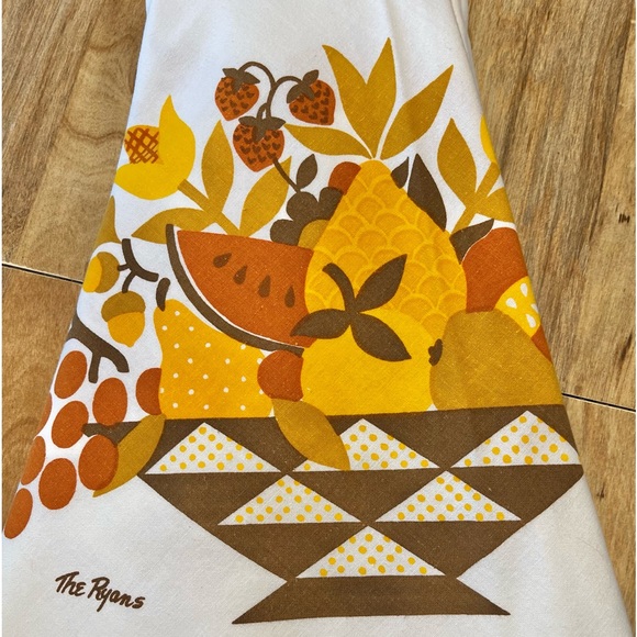 ***SOLD***Vintage Tablecloth - Picture 3 of 6